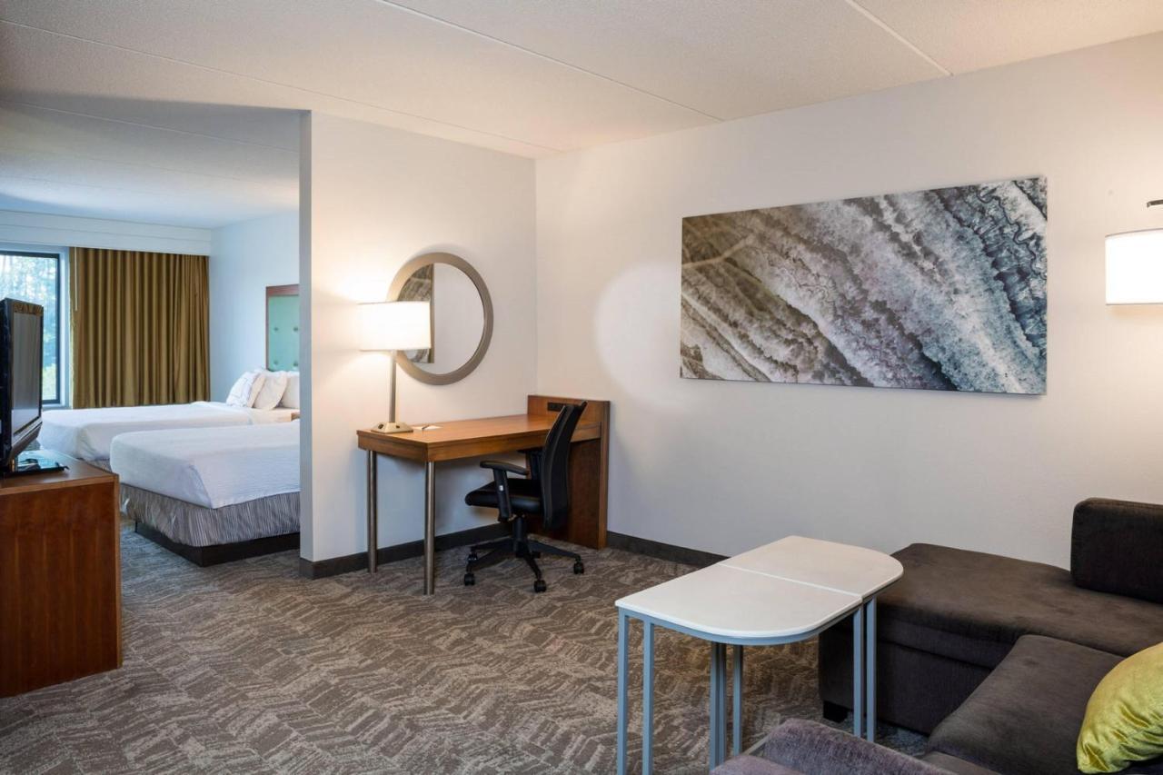 One-Bedroom Suite Two Double Beds Bathtub Mobility Access or Hearing Accessible,1381251191:JPEG